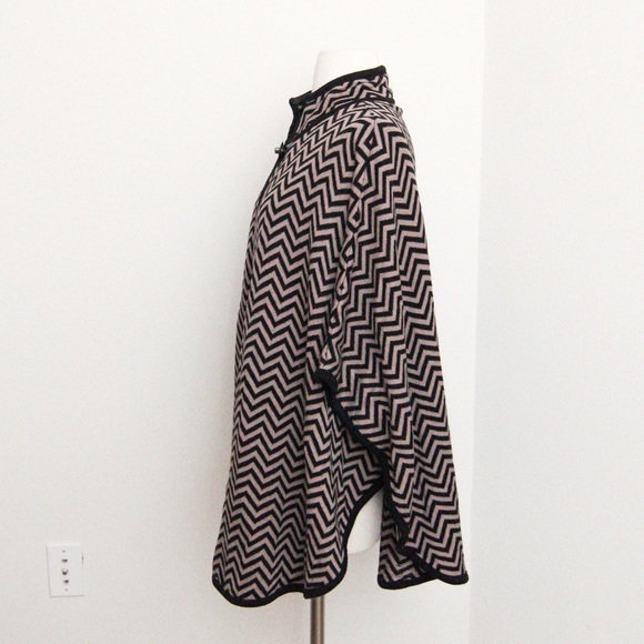 LIZ CLAIBORNE Cape - Picture 3 of 7